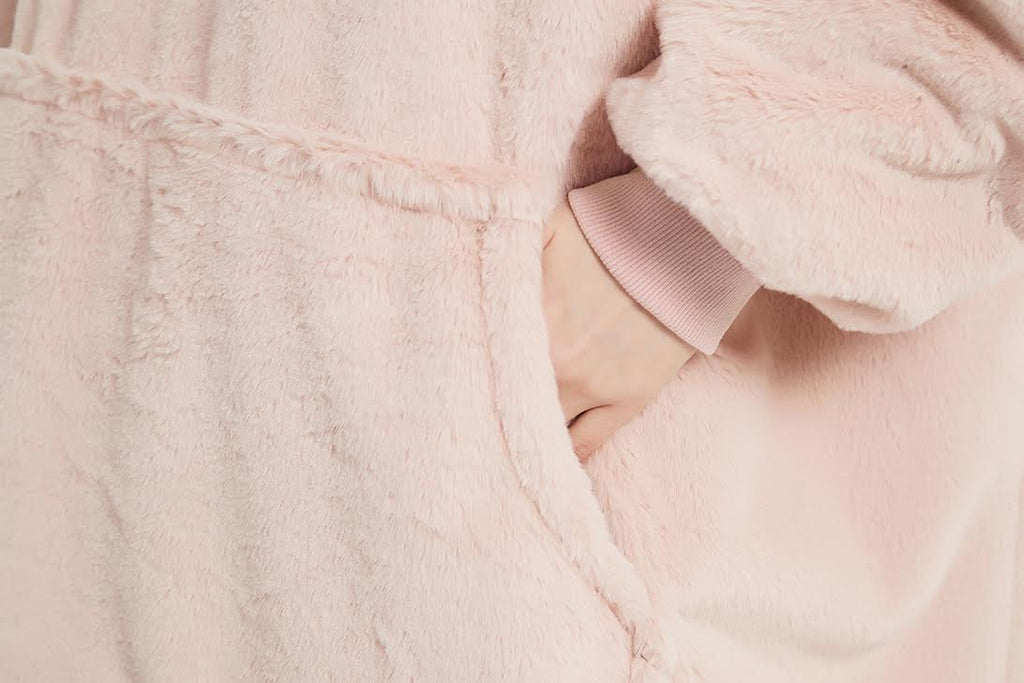CozyNest Oversized Hoodie Blanket – Soft Light Pink | Ultra Cozy & Warm