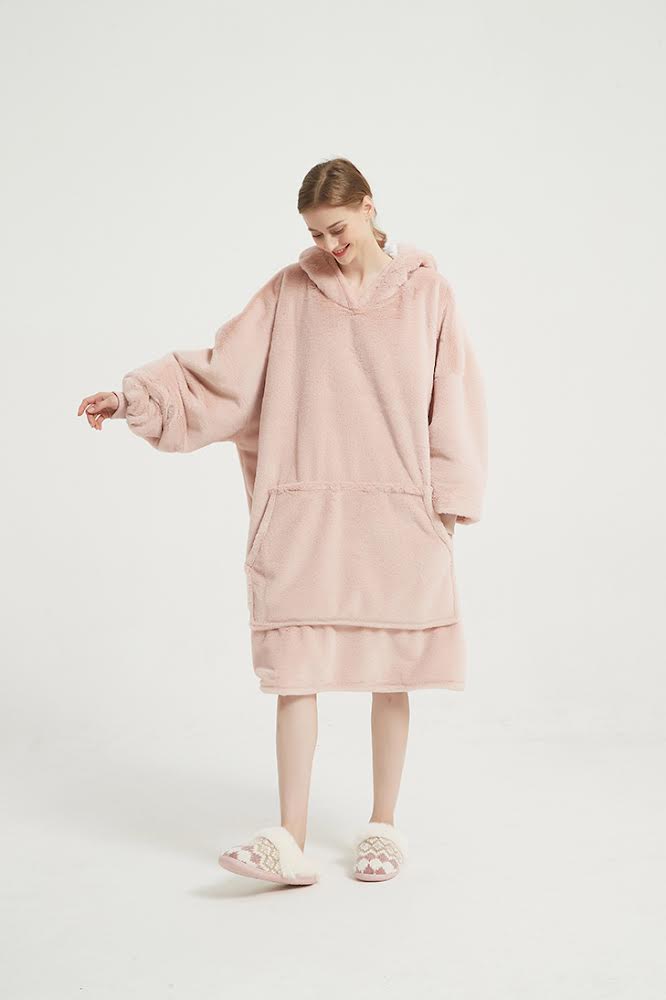 CozyNest Oversized Hoodie Blanket – Soft Light Pink | Ultra Cozy & Warm
