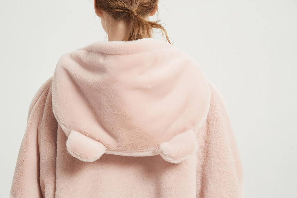 CozyNest Oversized Hoodie Blanket – Soft Light Pink | Ultra Cozy & Warm