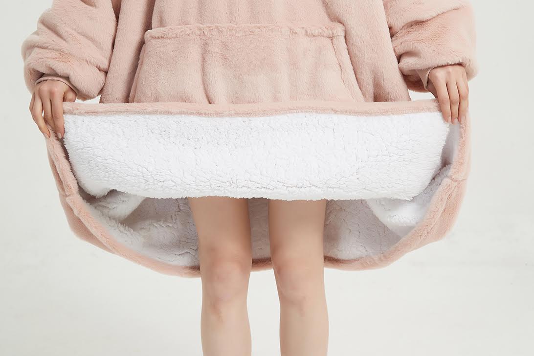 CozyNest Oversized Hoodie Blanket – Soft Light Pink | Ultra Cozy & Warm